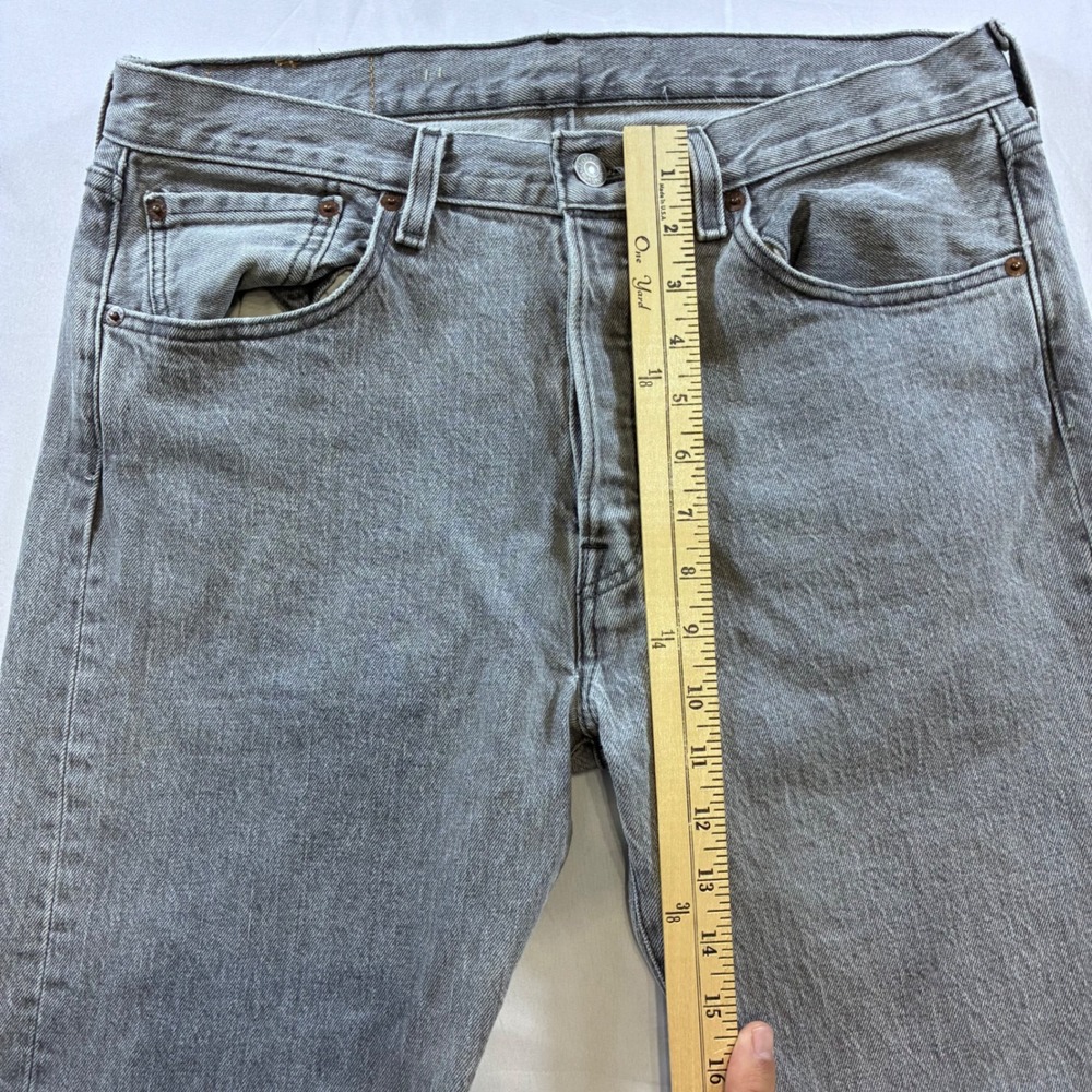 Levis 501 Original Fit Grey Denim Jeans Mens 32x34 Button Fly 00501-2370 - Picture 3 of 8